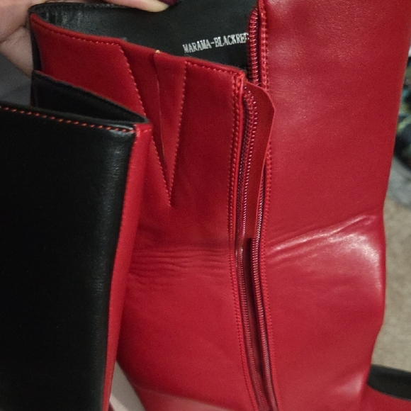 Elegant Two-Tone Heeled Boots - Picture 3 of 6